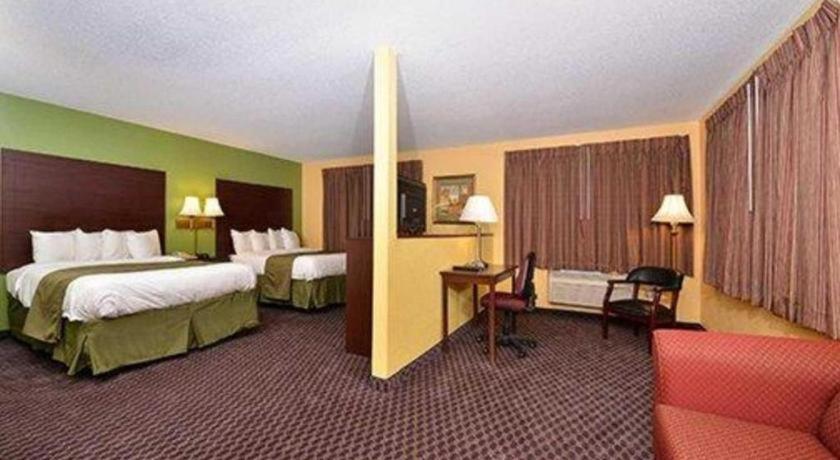 Quality Inn & Suites Grinnell Near University Bagian luar foto