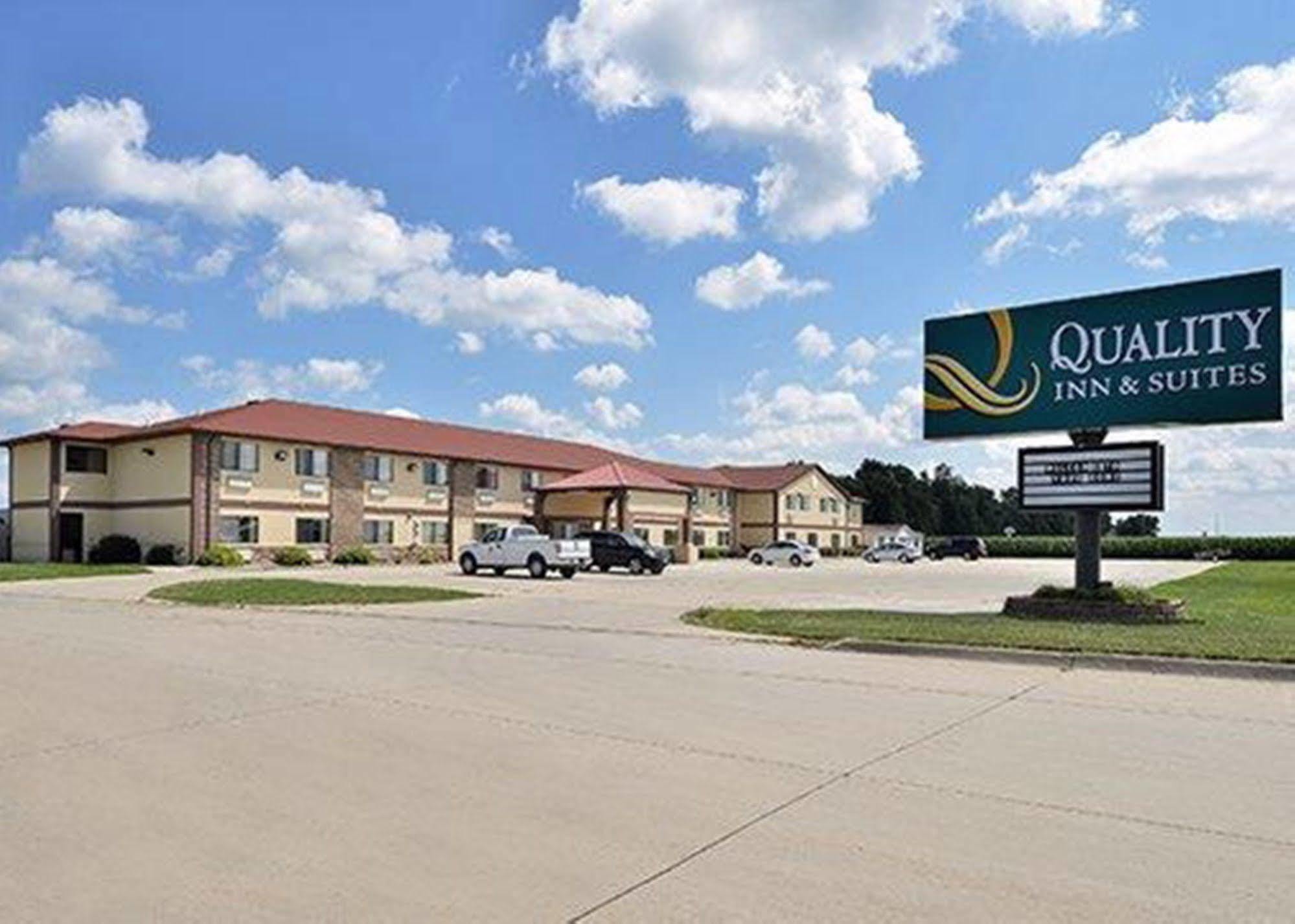 Quality Inn & Suites Grinnell Bagian luar foto